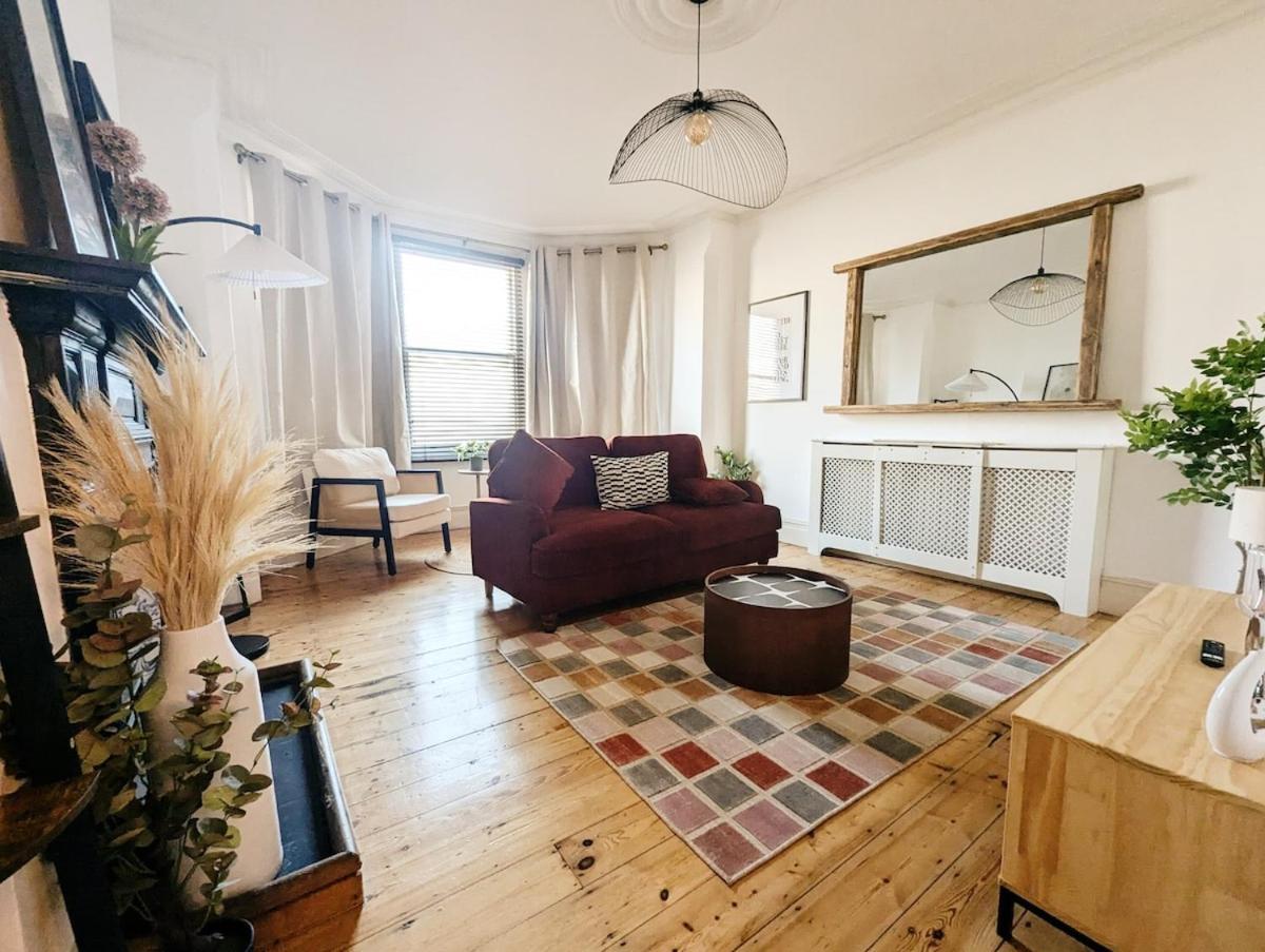 Colney Hatch Lane - Spacious 2-bed 2-bath With Private Garden Apartamento Londres